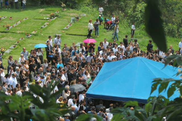 Una multitud le dio el último adiós a Juan Pernalete en Caracas. Foto: Régulo Gómez /LaPatilla