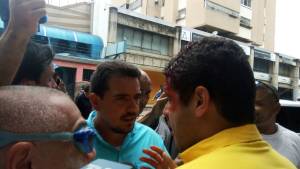 El diputado Olivares fue herido con lacrimógena en la cabeza (Fotos y Video)