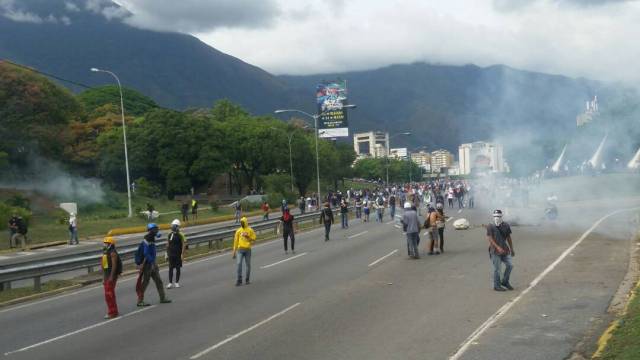 Este 1° de mayo hubo fuerte represión contra manifestantes en Caracas. Foto: Andrea Sandoval / LaPatilla.com