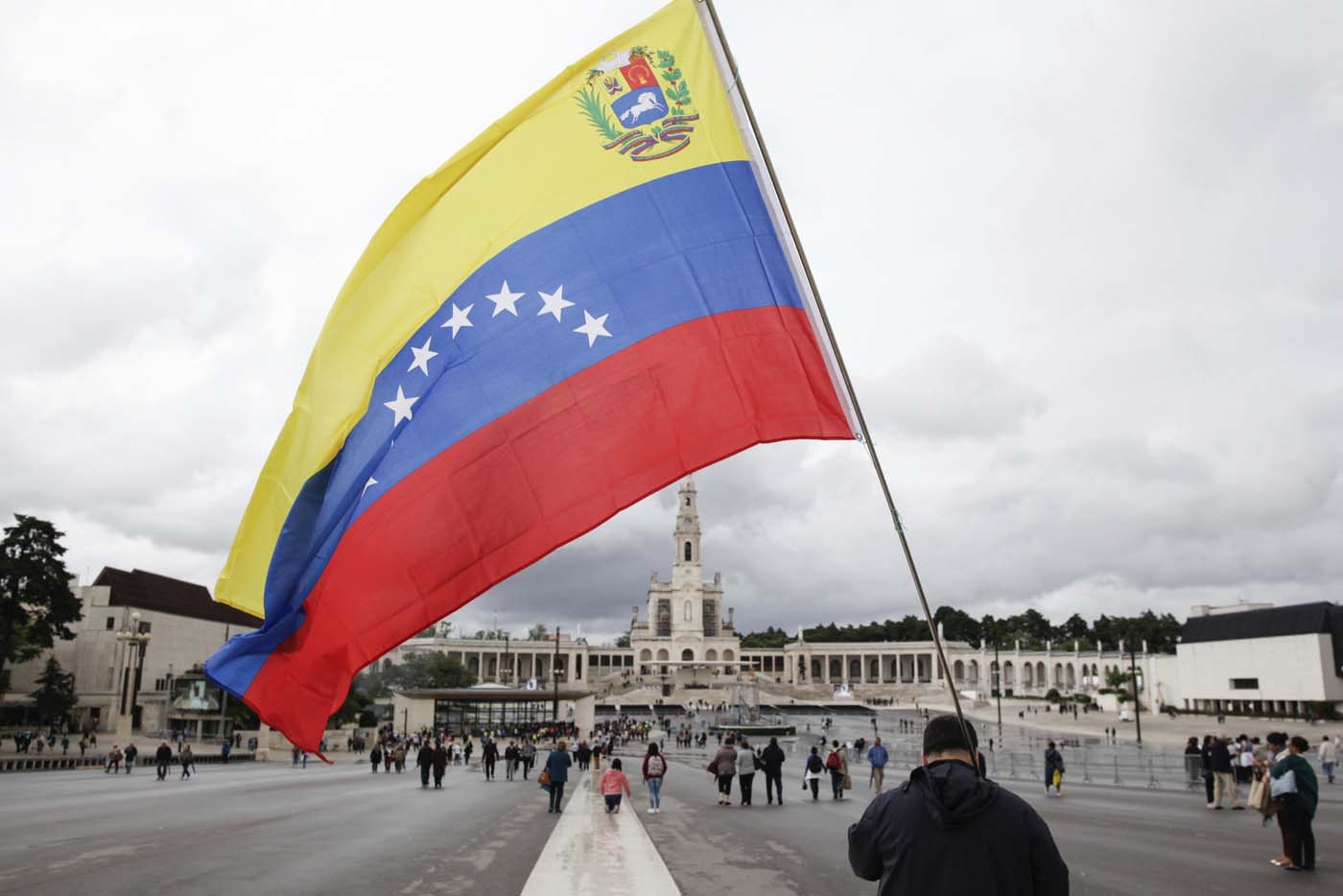 Venezolano en primera fila de Fátima pide libertad para Venezuela