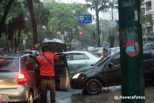 Cerrado el paso por la avenida Sanz de El Marqués / Foto: @JLoverafotos