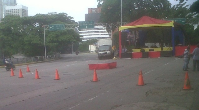 Tarima roja en Av. Libertador. Miércoles 31 de mayo de 2017