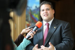 Embajada de México en Caracas brinda protección al diputado Franco Casella