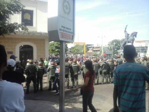 Colectivos generan caos durante manifestación en San Fernando de Apure (foto)