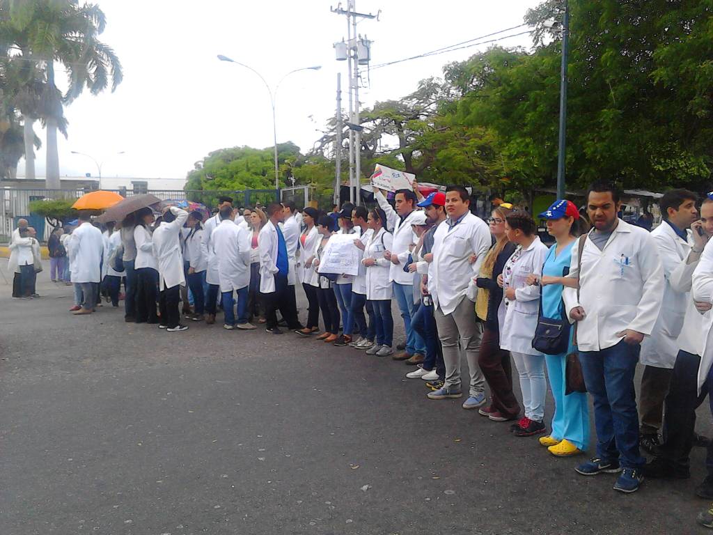 Olivares: Médicos de Lara son golpeados y amenazados con despidos por ejercer su derecho a la protesta