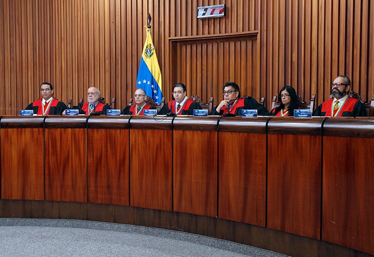 Magistrados sancionados por EEUU resuelven que constituyente Maduro va sin referendo consultivo