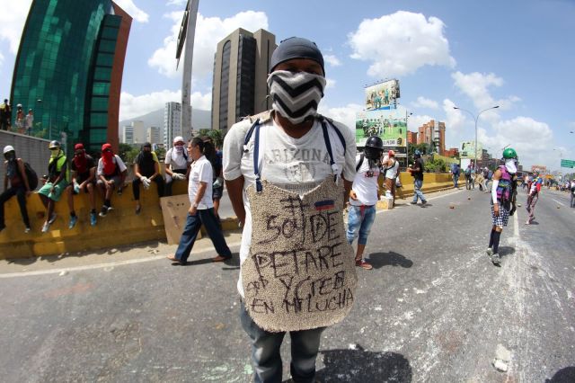 Foto: Manifestación en la Autopista Francisco Fajardo 27 de mayo / Regulo Gómez