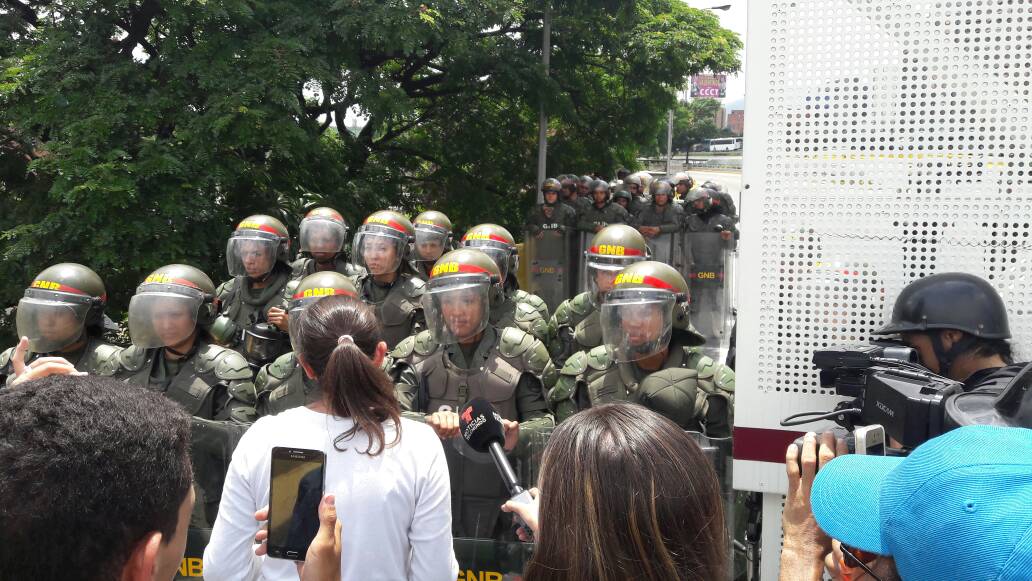 Con cánticos y consignas, las mujeres protestaron en la Francisco Fajardo #6May