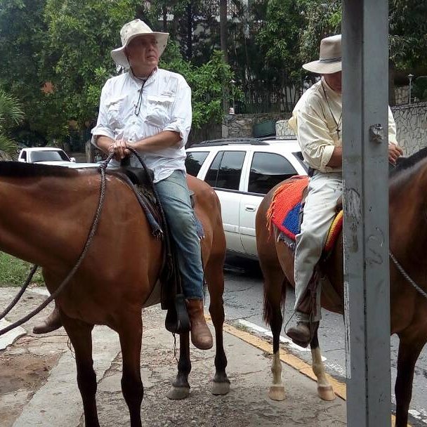 A caballos salen a protestar vecinos de La Güairita y El Hatillo (Fotos y Video)