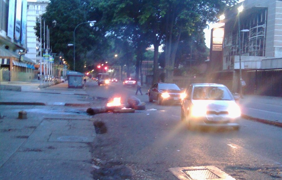 Reportan colocación de barricadas en El Paraíso #22May (Fotos)