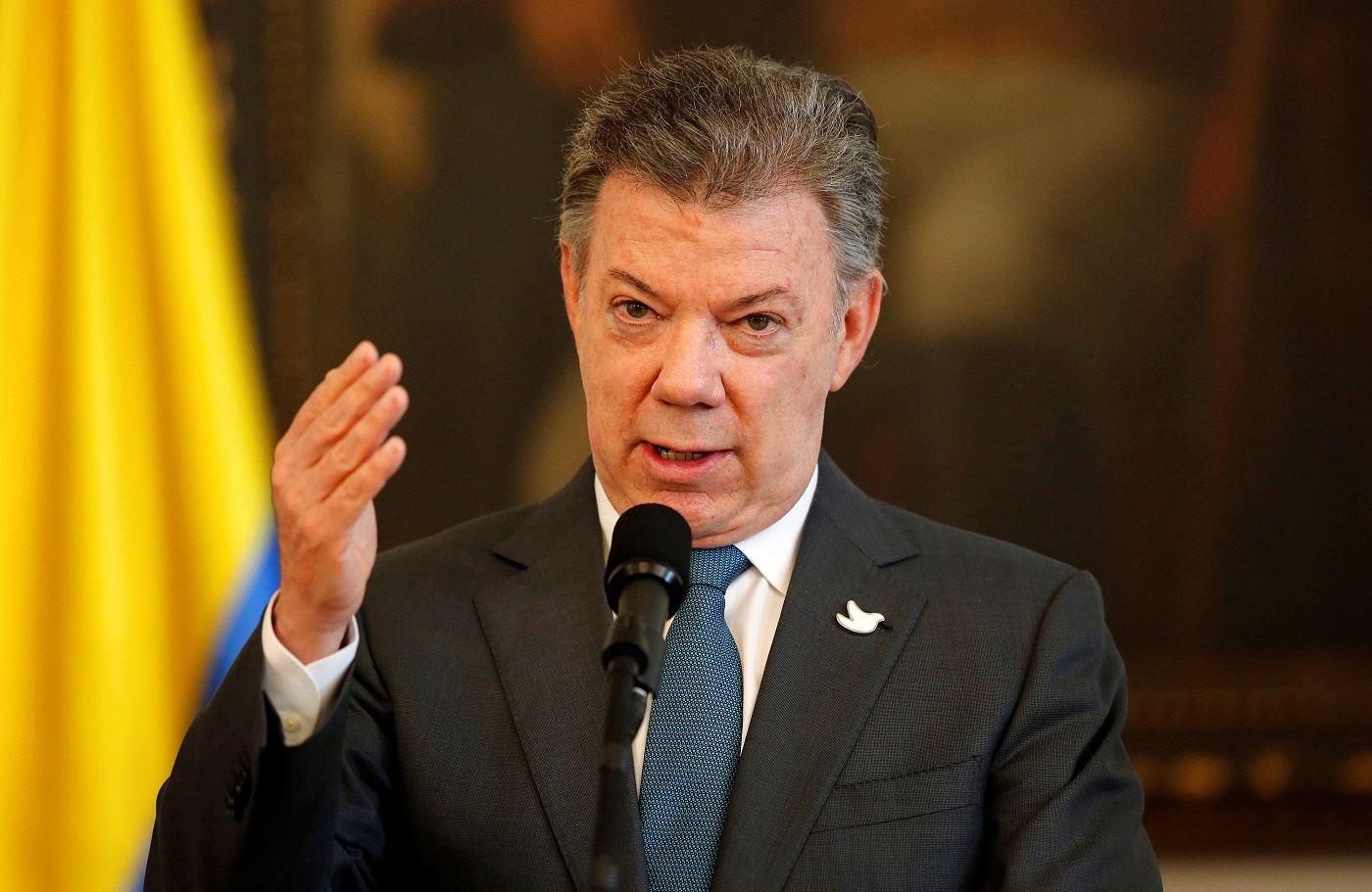 Santos anuncia cambio en cuatro ministerios para su último año de gestión