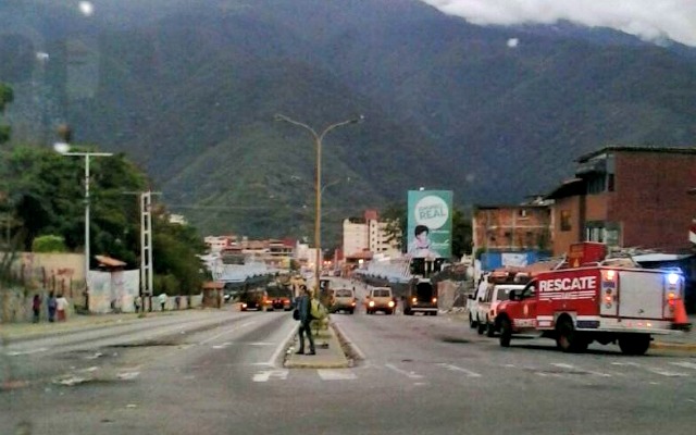 GNB y PoliMérida realizan labores de limpieza de vías en Mérida #24May