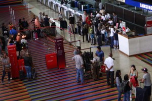 Profesionales necesitan más de 16 millones de bolívares para emigrar de Venezuela