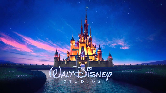 El logo de Disney siempre ha incluido un castillo. Al principio era el castillo alemán de Neuschwanstein que en 2006 fue sustituido por la imagen del Castillo de la Cenicienta de Disney World. La primera película en la que apareció el nuevo logo fue 'Piratas del Caribe 2: El cofre de la Muerte'.