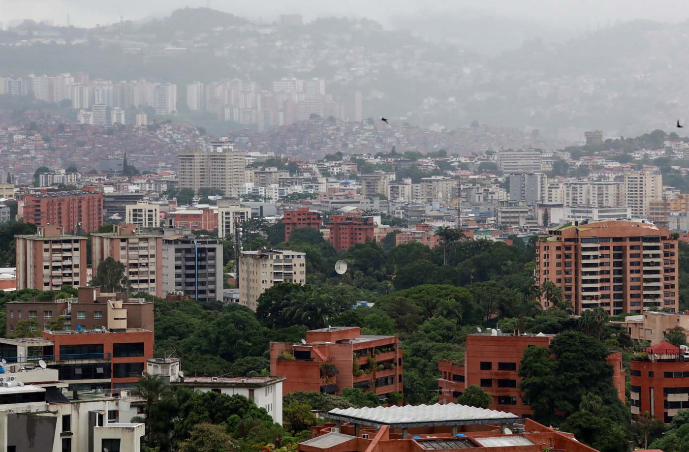 Reportan apagón en varias zonas del este de Caracas #21Jul