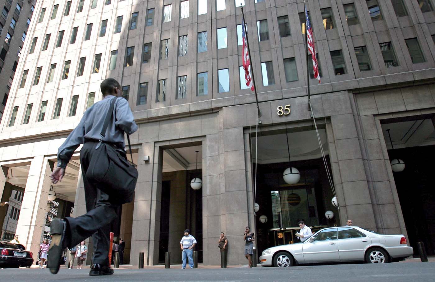 Goldman Sachs: Retiro de EEUU de acuerdo iraní y tensiones en Venezuela arriesgan precios del crudo