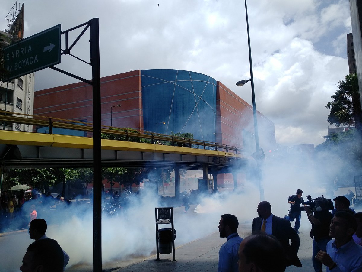 Cuerpos de in-seguridad reprimen a vecinos de La Candelaria durante #ParoNacional