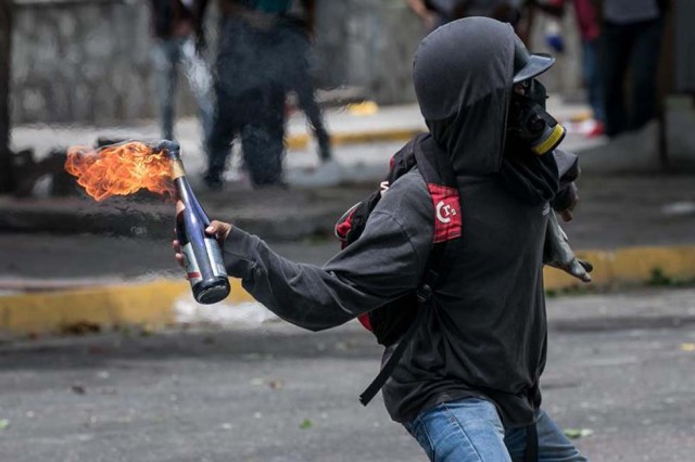 Cuerpos de seguridad redoblan la represión en las marchas. La resistencia sigue. Foto: EFE