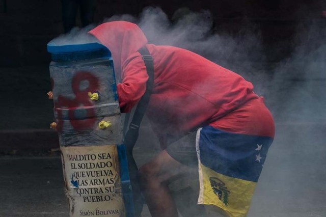 Cuerpos de seguridad redoblan la represión en las marchas. La resistencia sigue. Foto: EFE