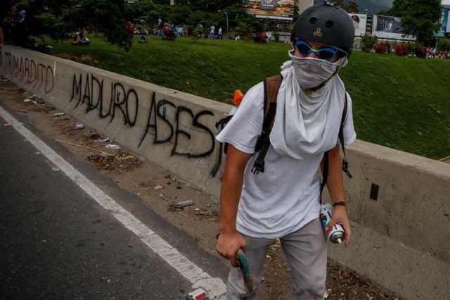 Cuerpos de seguridad redoblan la represión en las marchas. La resistencia sigue. Foto: EFE