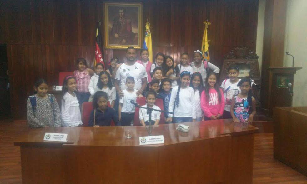 Edmundo Rada: Con el Concejo Municipal Infantil de Sucre enseñamos a nuestros jóvenes a legislar