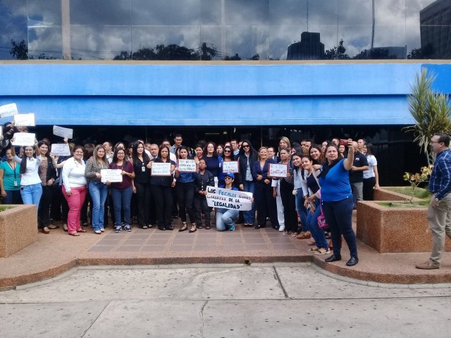 Foto: En el Zulia fiscales se manifiestan en apoyo a Luisa Ortega Díaz / Cortesía