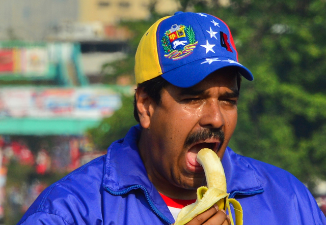 ¡El Descaro!… Así se llenan la barriga estos chavistas mientras el país ruega por una bolsa de comida (+VIDEO)