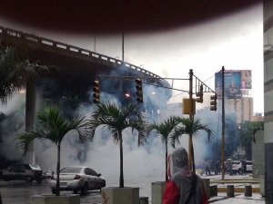 Represión en la parroquia El Recreo durante trancazo #28Jun (Video)