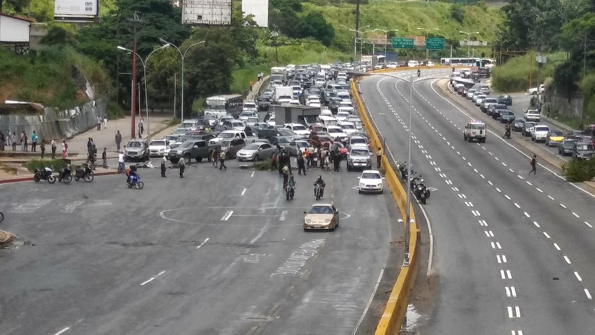 Manifestantes trancan el distribuidor Santa Fe #21Jun