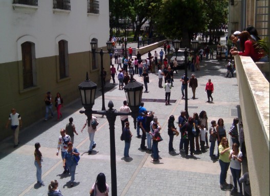 Reportaron detonaciones en la Plaza Bolívar de Caracas este viernes #30Jun