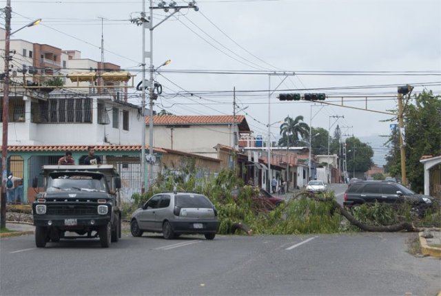 barricada-obelisco-barquisimeto