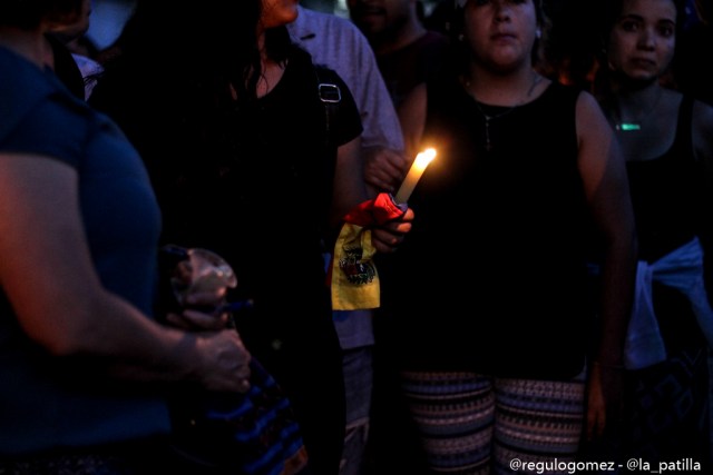 Oposición se concentró en Parque Cristal para homenajear a los caídos. Foto: Régulo Gómez / LaPatilla.com