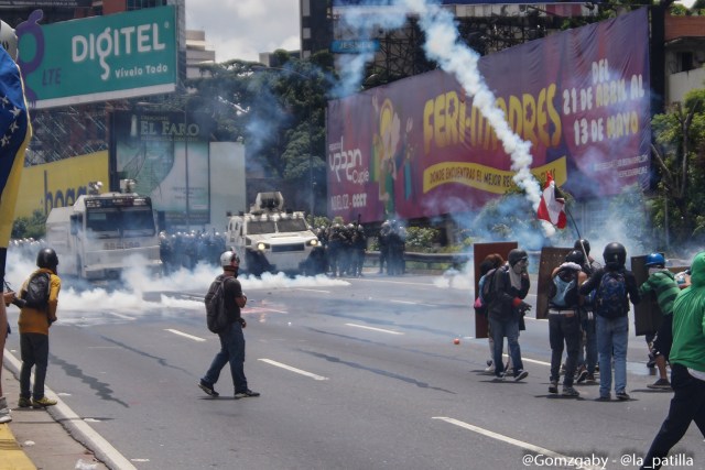 La represión "atroz" arremetió este #19Jun hasta con balas: La resistencia continúa. Fotos: Gabriela Gómez / LaPatilla.com