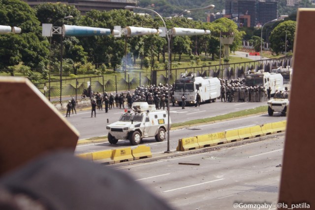 La represión "atroz" arremetió este #19Jun hasta con balas: La resistencia continúa. Fotos: Gabriela Gómez / LaPatilla.com