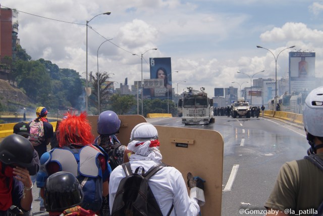 La represión "atroz" arremetió este #19Jun hasta con balas: La resistencia continúa. Fotos: Gabriela Gómez / LaPatilla.com