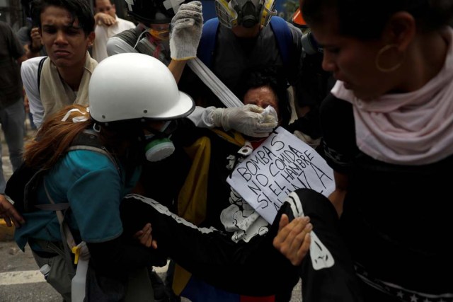 Cuerpos de seguridad redoblan la represión en las marchas. La resistencia sigue. REUTERS/Carlos Garcia Rawlins