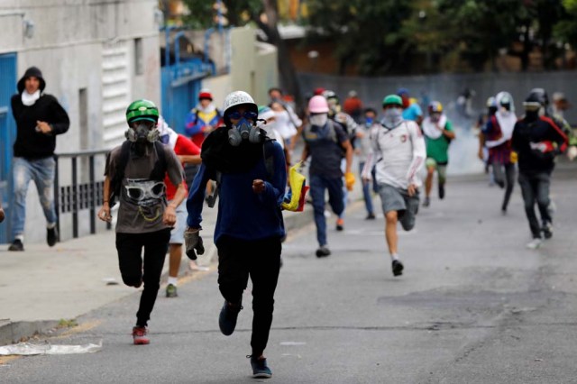 Cuerpos de seguridad redoblan la represión en las marchas. La resistencia sigue. REUTERS/Carlos Garcia Rawlins