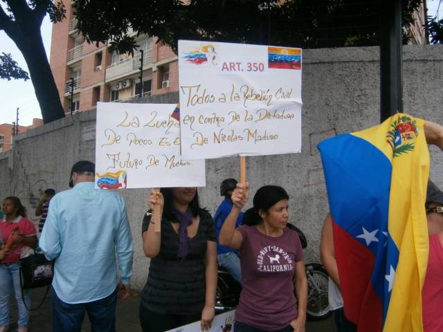 En la avenida Rómulo Gallegos (Miranda) también se cumplió el trancazo. Foto: @Daylijournal / LaPatilla.com