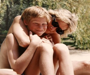La princesa Diana mantuvo una “breve” conversación con sus hijos el día de su muerte