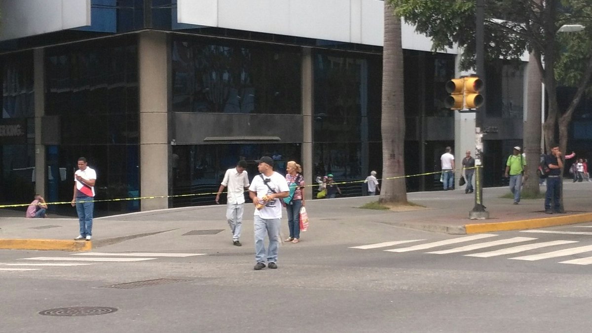 Trabajadores trancan frente al Lido en El Rosal #10Jul