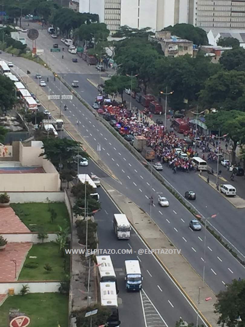 ¡Ay chamo!… La “caravana” chavista se sumó al paro y no pudo llenar la Libertador este #27Jul