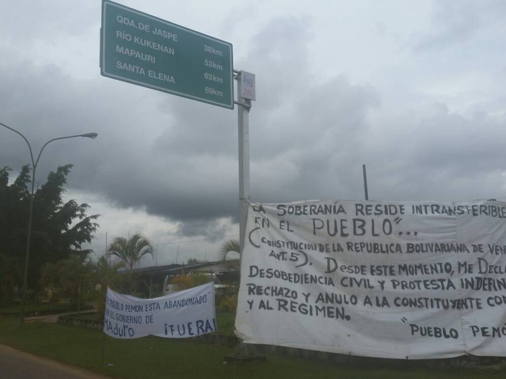 ¡Pancartazo! El “Pueblo Pemón” se manifestó contra la constituyente de Maduro