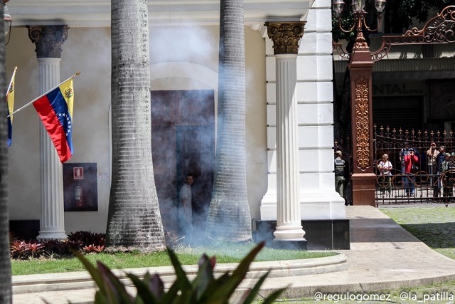 El asalto a la AN en imágenes. Foto: Régulo Gómez / LaPatilla.com