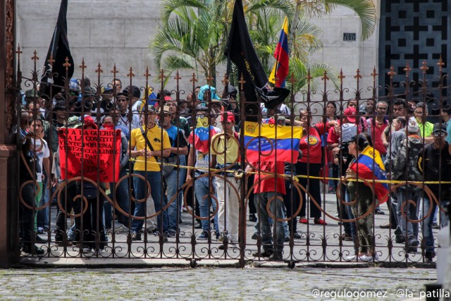 El asalto a la AN en imágenes. Foto: Régulo Gómez / LaPatilla.com