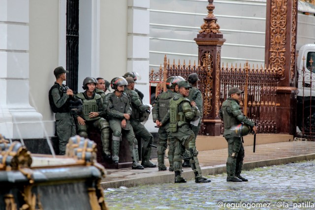 El asalto a la AN en imágenes. Foto: Régulo Gómez / LaPatilla.com