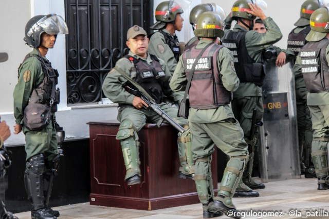 El asalto a la AN en imágenes. Foto: Régulo Gómez / LaPatilla.com