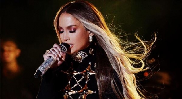¡Casi se le ve! Jennifer Lopez canta sin ropa interior en Nueva York (FOTOS)