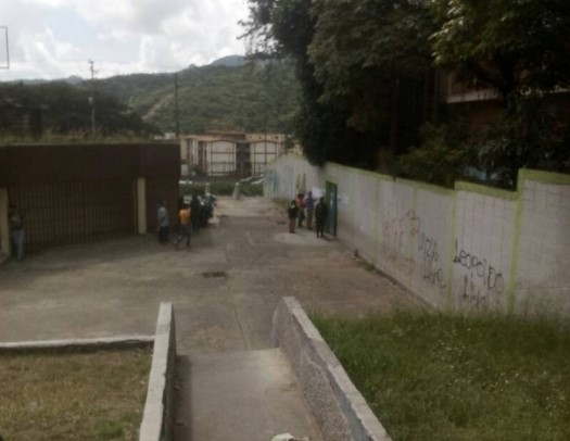 10:27 am ¡La Constituyente es un fracaso monumental! Así están los centros electorales en Coche #30Jul