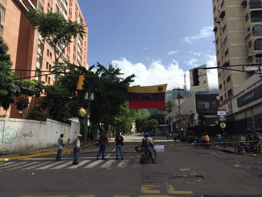 Vecinos del barrio La Lucha en Boleíta se unieron al paro cívico #20Jul