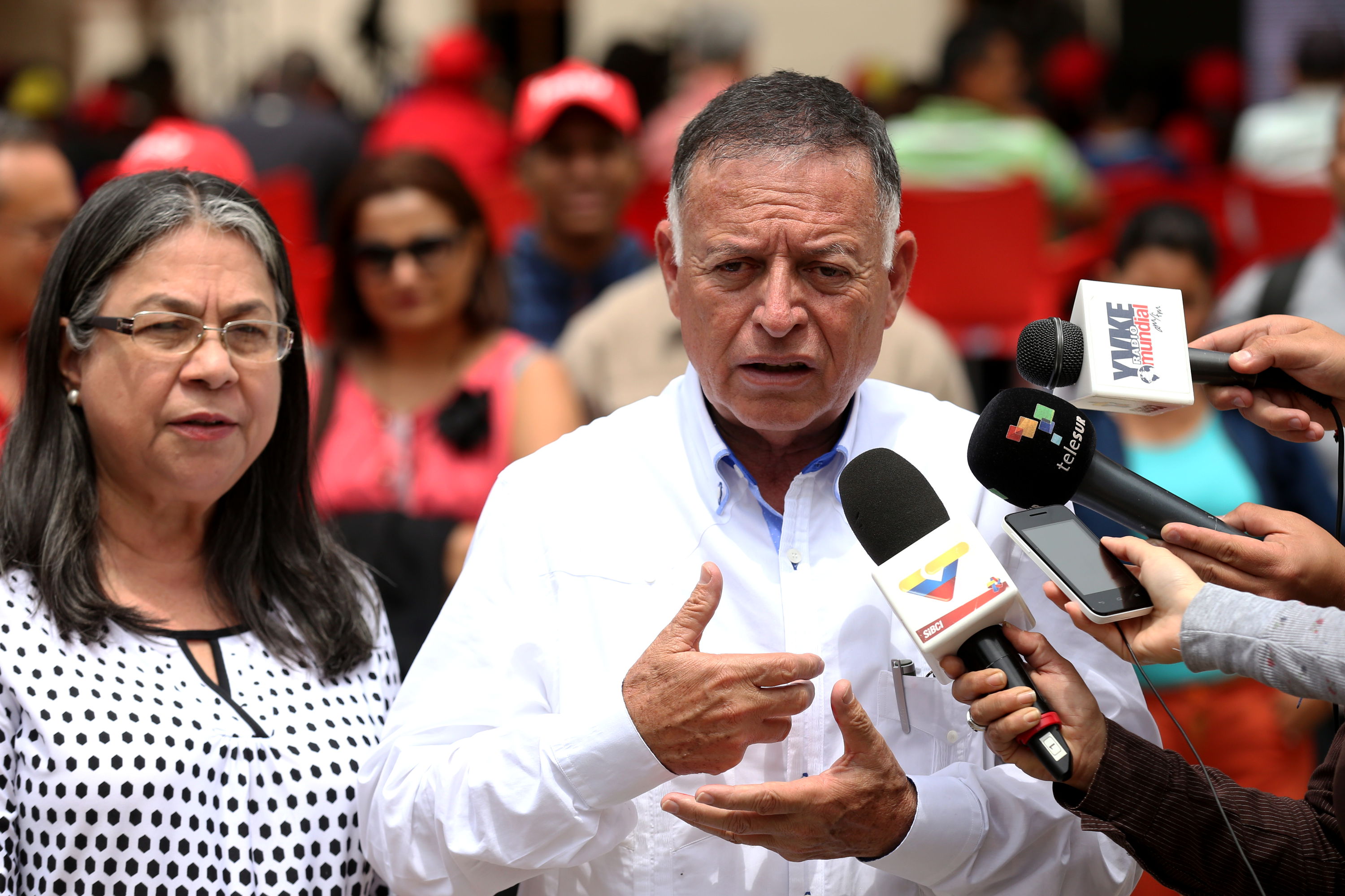 ¿Arias Cárdenas incitando a la violencia?: Agarren los fusiles y vamos a enfrentarnos con fusiles (VIDEO)